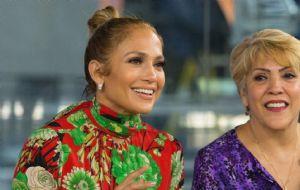 JENNIFER LOPEZ REVELA QUE SU MADRE SOLIA GOLPEARLA CUANDO ERA NINA EN EL NUEVO DOCUMENTAL DE NETFLIX