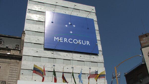 MERCOSUR, ¿UNA TUMULTUOSA RELACION DE HERMANOS MAYORES Y MENORES?