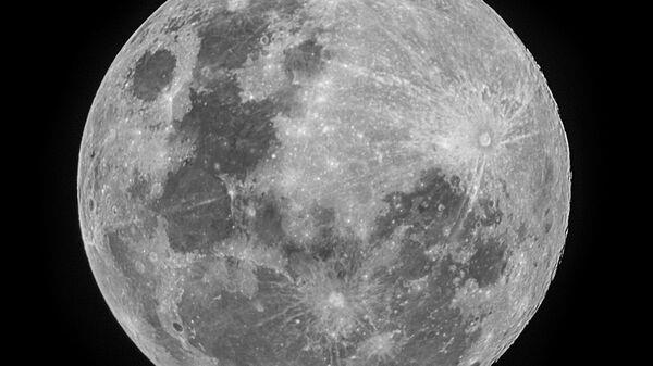 CHINA DESCUBRE UNA RESERVA GIGANTESCA DE AGUA EN LA LUNA