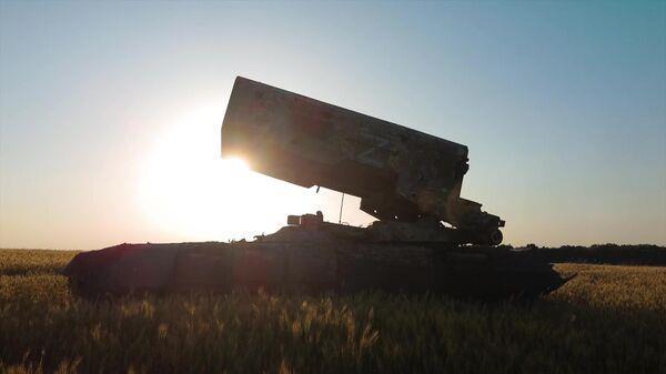 LOS LANZALLAMAS PESADOS TOS-1A SOLNTSEPIOK INCINERAN SUS OBJETIVOS EN LA ZONA DE COMBATE