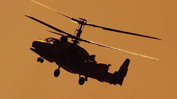 HELICÓPTERO RUSO KA-52 ATACA CON MISILES NO GUIADOS UN PUESTO LOGÍSTICO UCRANIANO