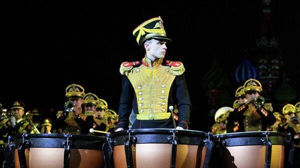 LAS MEJORES ORQUESTAS MILITARES DEL MUNDO SE VEN EN EL FESTIVAL ANUAL DE LA TORRE SPÁSSKAYA EN MOSCÚ