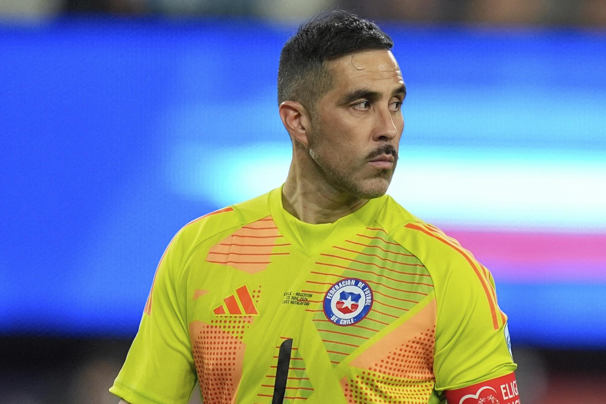 CLAUDIO BRAVO SE RETIRA DEL FÚTBOL PROFESIONAL CON 41 AÑOS