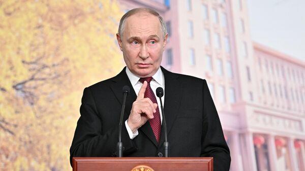 VLADÍMIR PUTIN INTERVIENE EN EL FORO CULTURAL INTERNACIONAL EN SAN PETERSBURGO