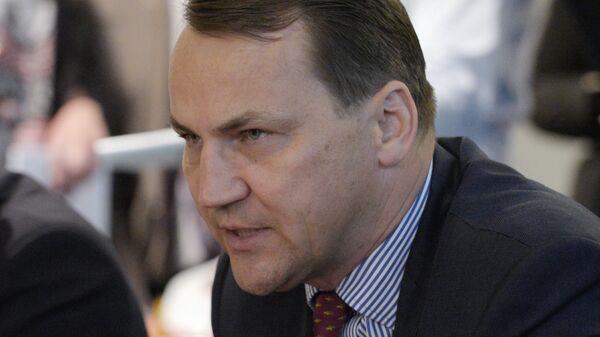 SIKORSKI ADMITE QUE EL ESCUDO ANTIMISILES ESTADOUNIDENSE EN POLONIA TAMBIÉN APUNTA A RUSIA