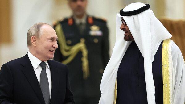 EL MANDATARIO DE RUSIA SE REÚNE CON EL PRESIDENTE DE LOS EMIRATOS ÁRABES UNIDOS