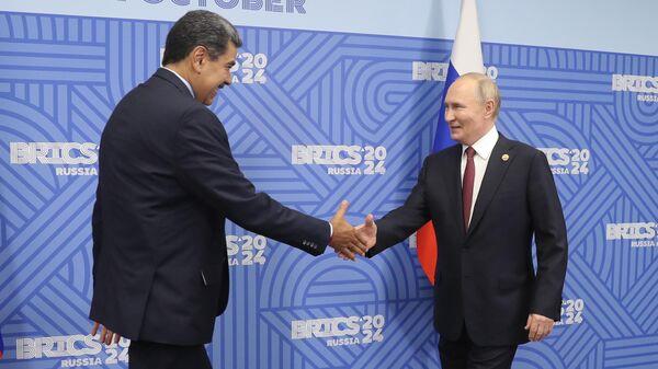 MADURO DEBATIÓ CON PUTIN LA COOPERACIÓN ENERGÉTICA Y TÉCNICO-MILITAR EN KAZÁN