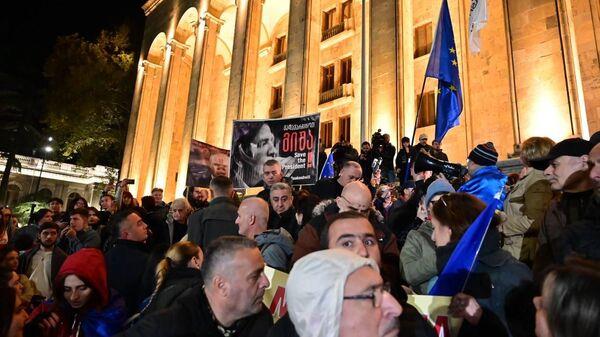 UN CORRESPONSAL DE SPUTNIK ES ATACADO EN UNA MANIFESTACIÓN DE LA OPOSICIÓN EN GEORGIA